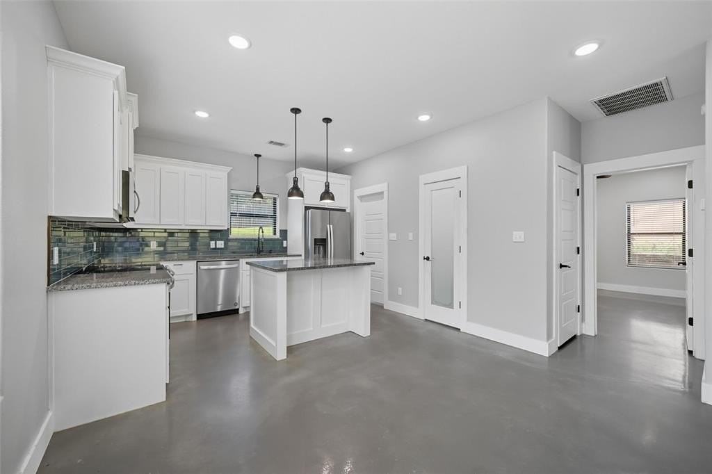 610 East Shepherd Street - Photo 3 of 20