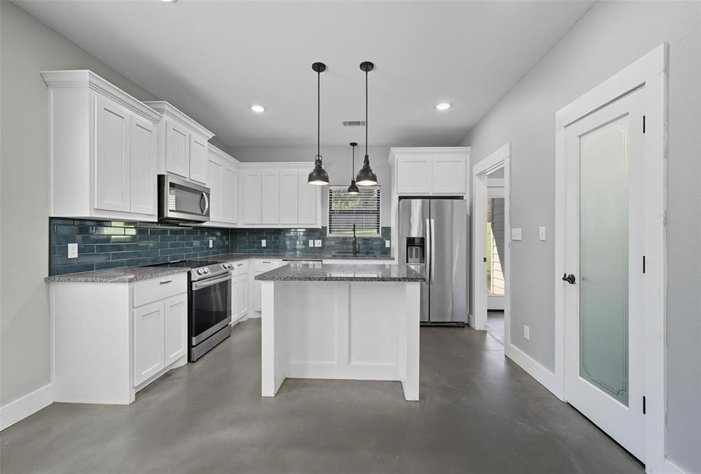 610 East Shepherd Street - Photo 4 of 20