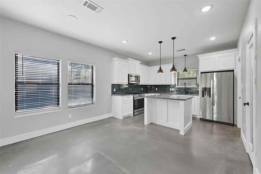 610 East Shepherd Street - Photo 5 of 20