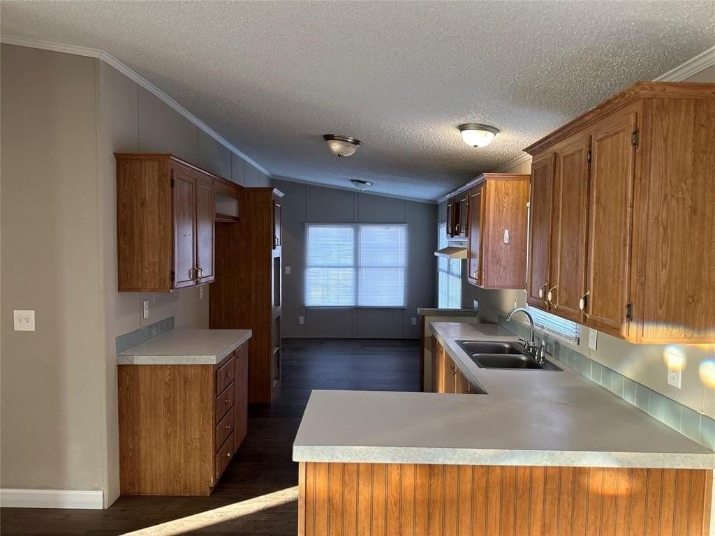 1209 Magnolia St - Photo 4 of 7