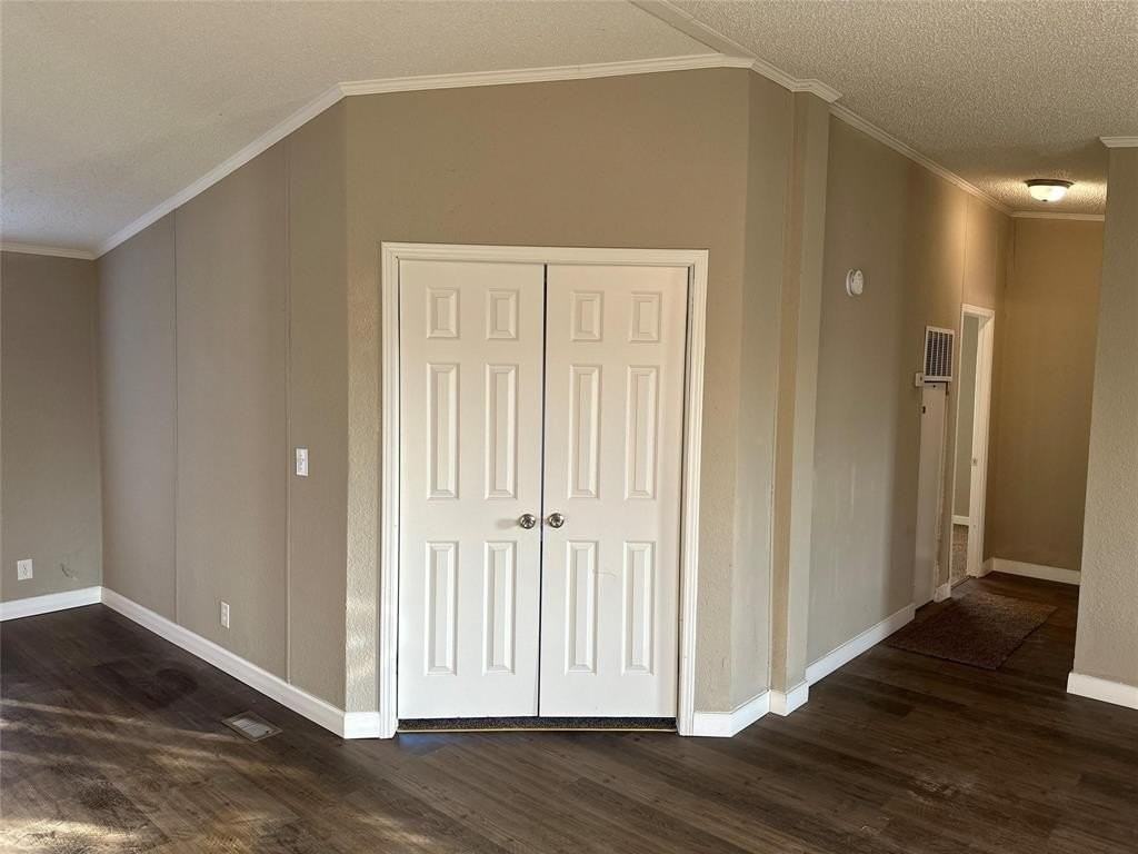 1209 Magnolia St - Photo 5 of 7