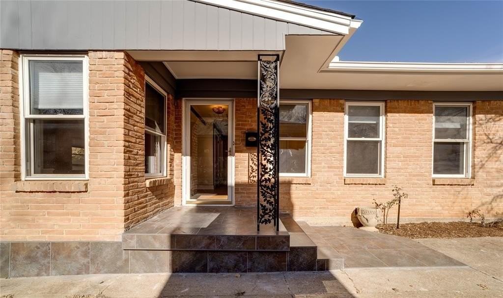 2536 Shirley Avenue - Photo 2 of 31