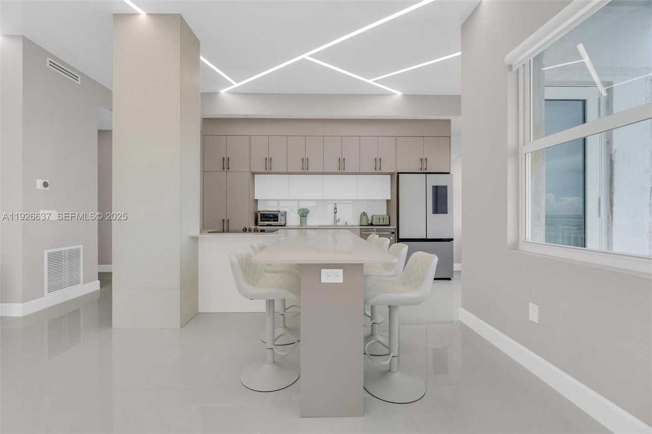 18011 Biscayne Blvd #PH04 - Photo 2 of 8