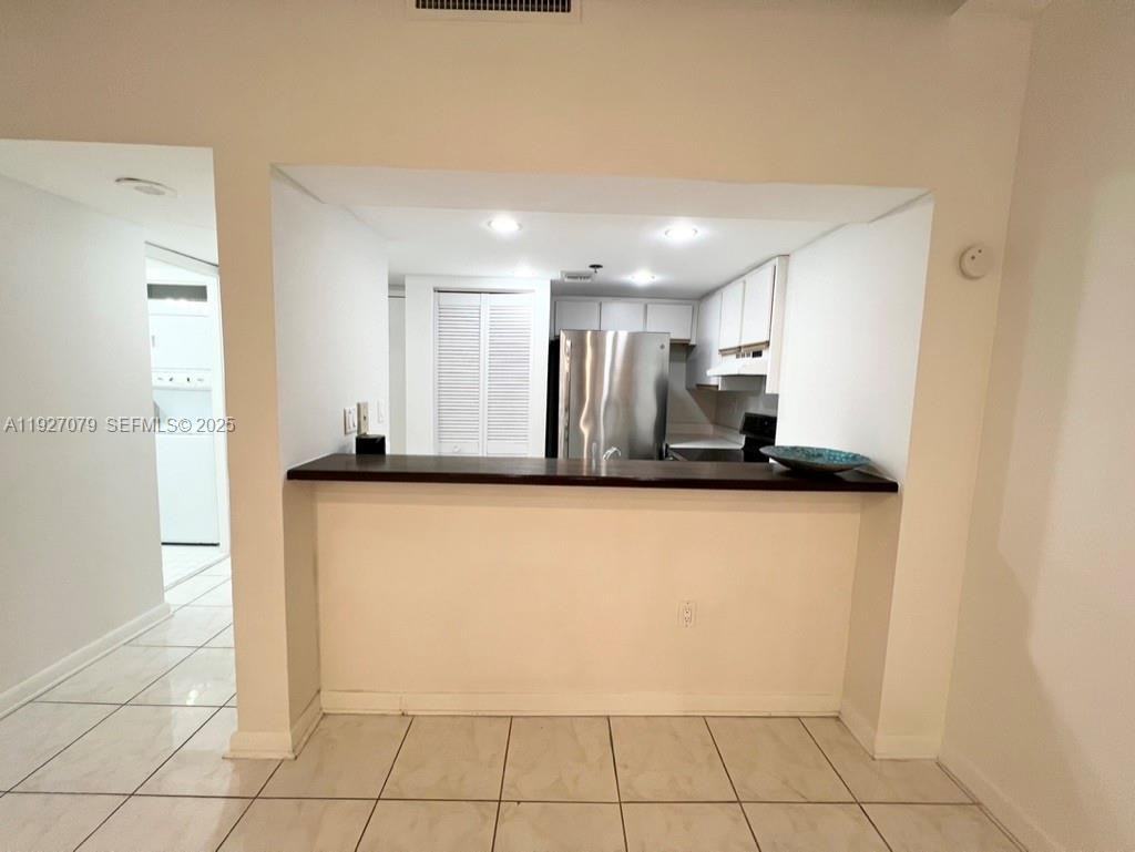 540 Brickell Key Dr #214 - Photo 5 of 8