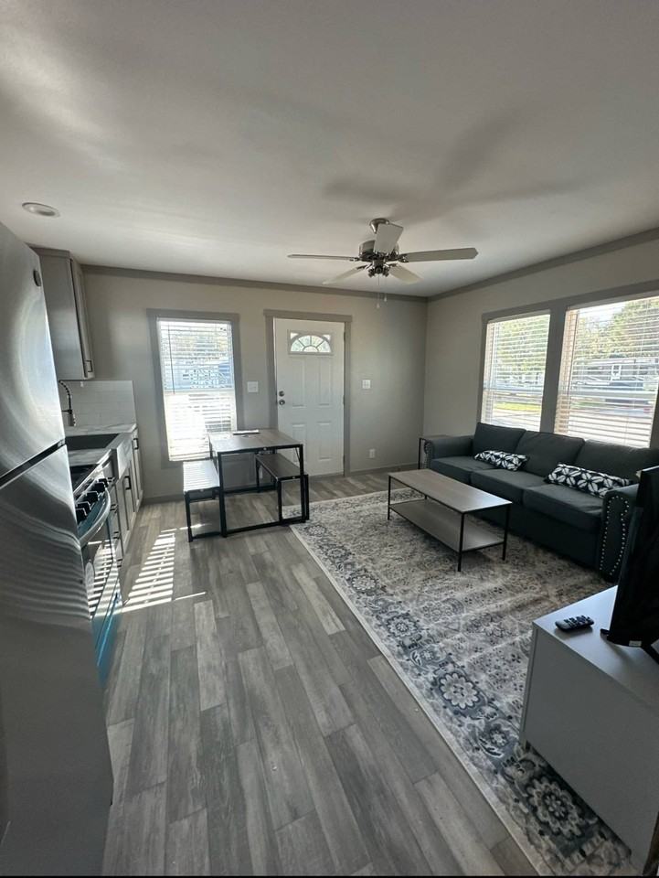 9 La Posada Dr - Photo 2 of 8