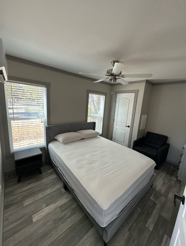 9 La Posada Dr - Photo 6 of 8