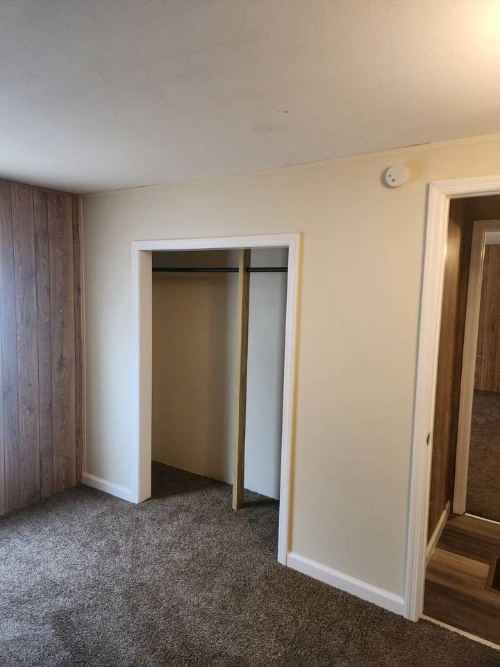 327 Becky Ln - Photo 4 of 8