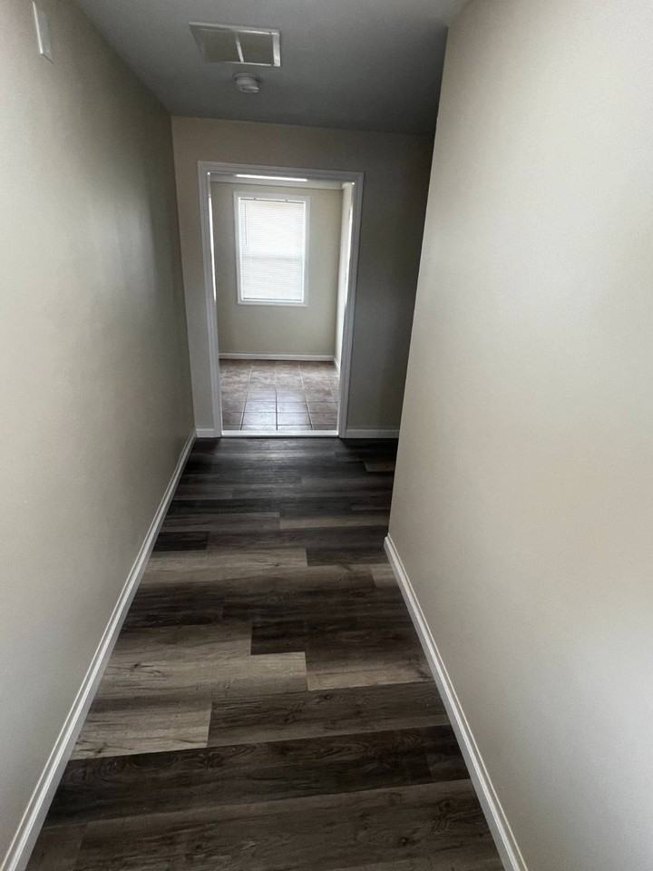 551 N Lee Ave - Photo 2 of 6