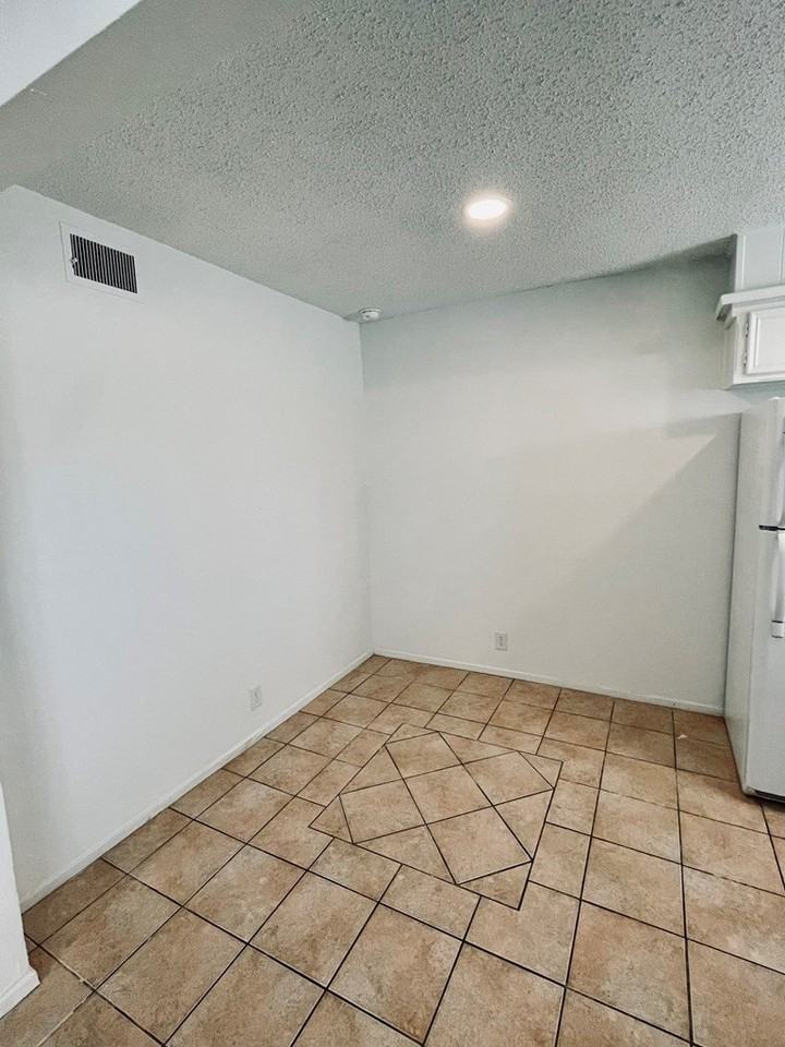 1203 Redwood Street #A - Photo 4 of 21