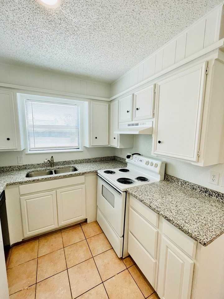 1203 Redwood Street #A - Photo 7 of 21