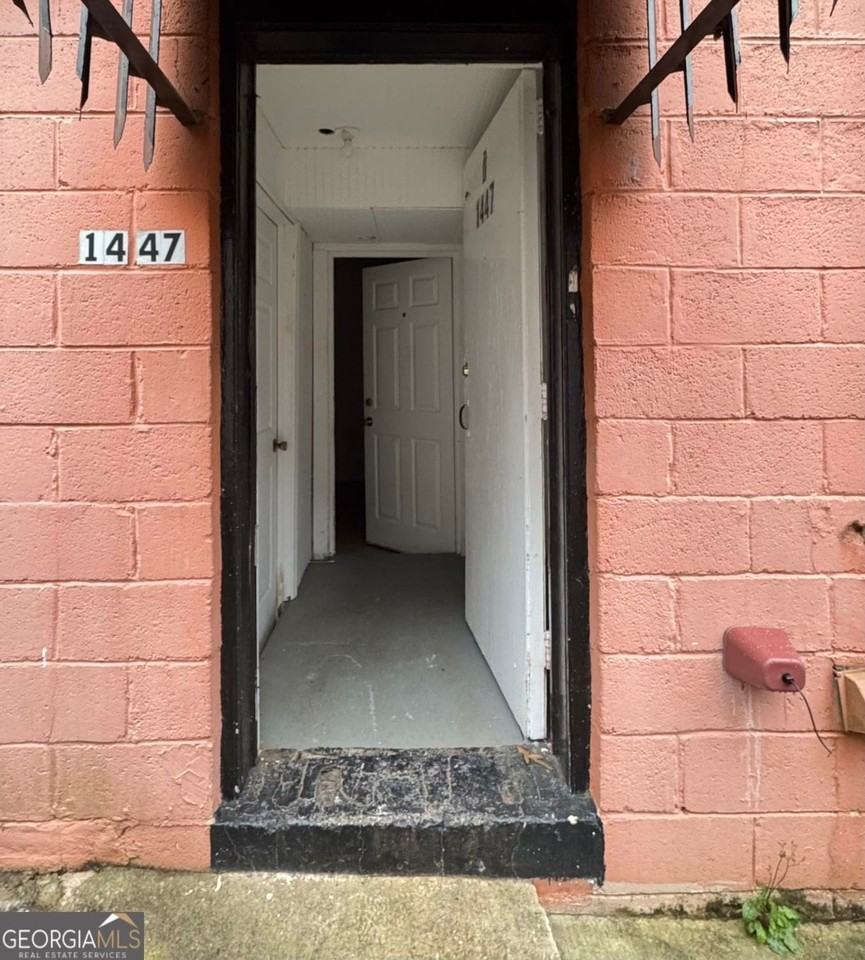 1447 Oxford Road Northeast