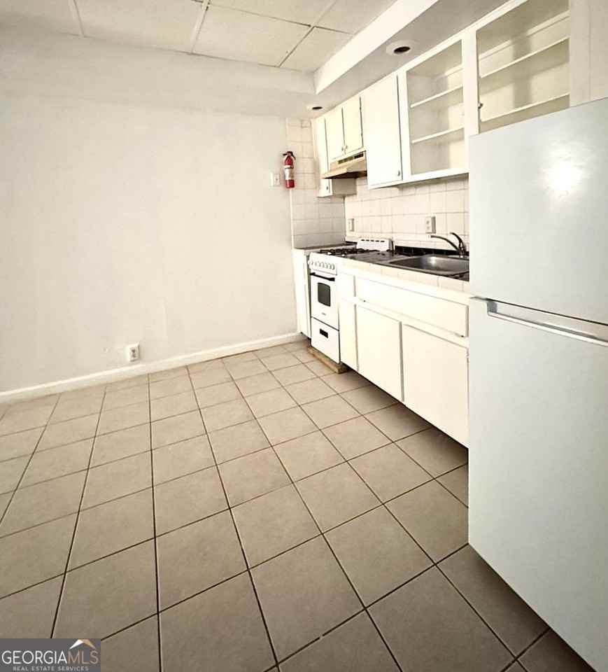 1447 Oxford Rd Ne - Photo 2 of 8