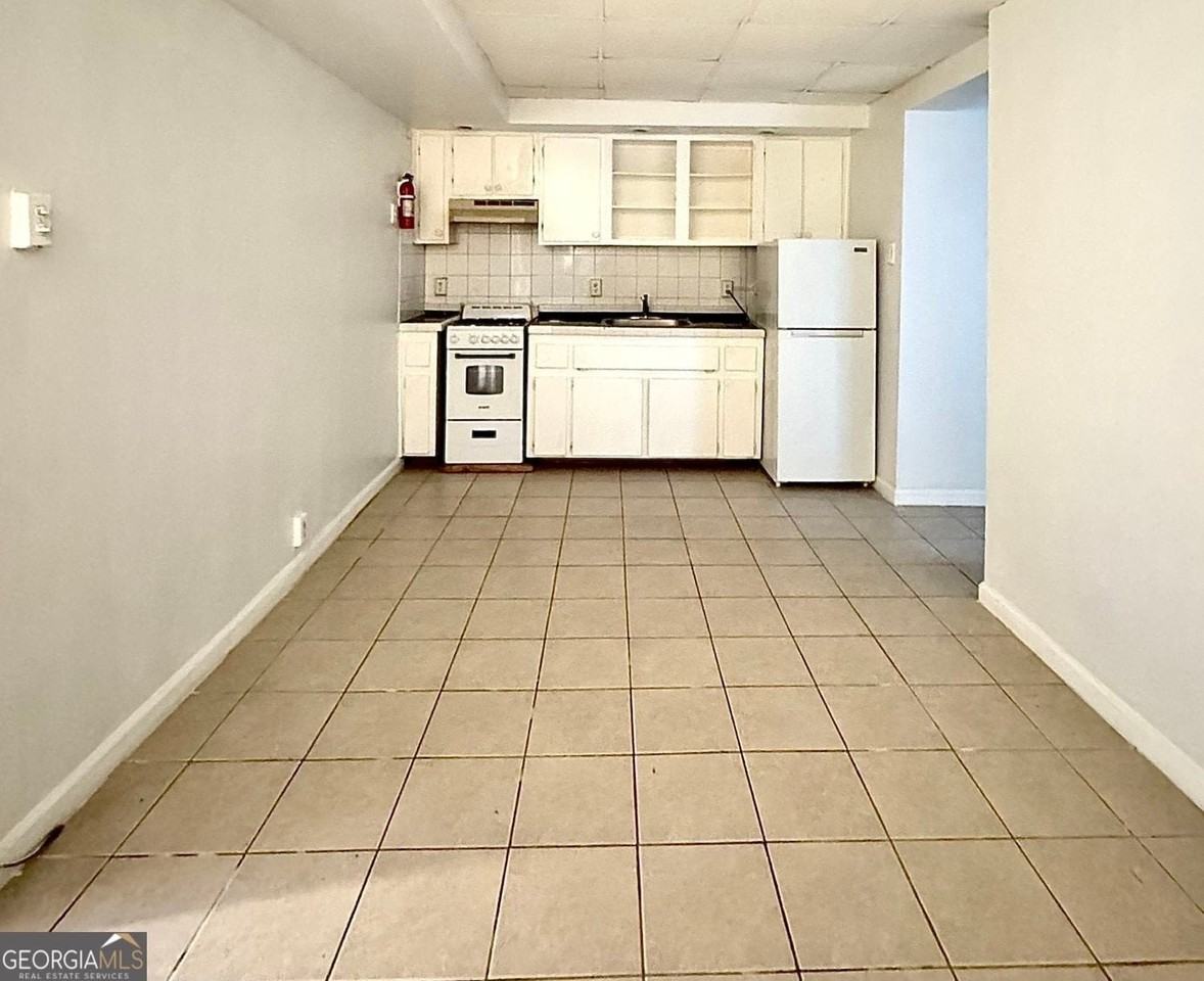 1447 Oxford Rd Ne - Photo 3 of 8