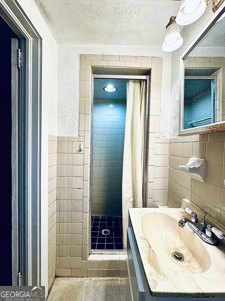 1447 Oxford Rd Ne - Photo 6 of 8