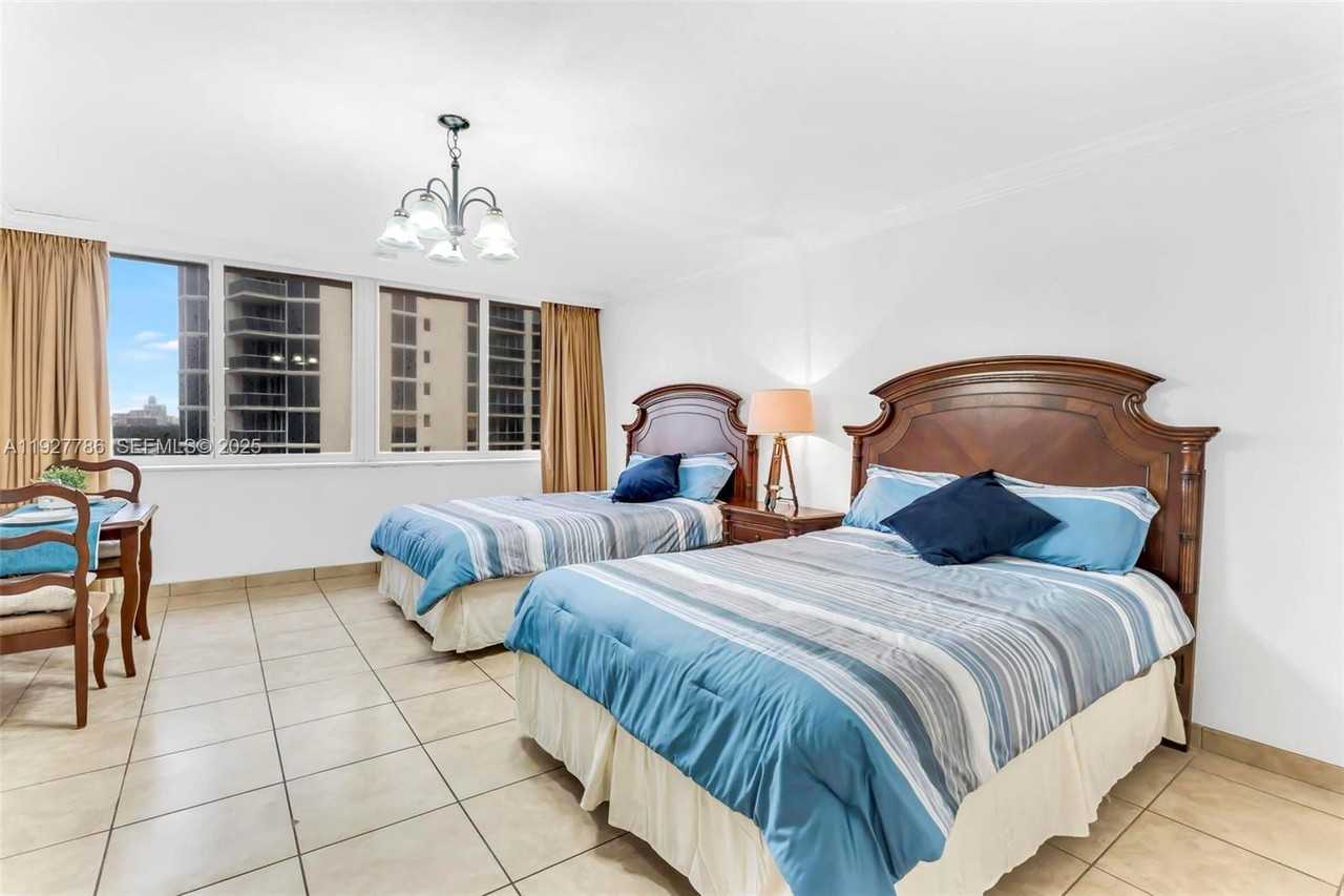 19201 Collins Ave #628 - Photo 5 of 8