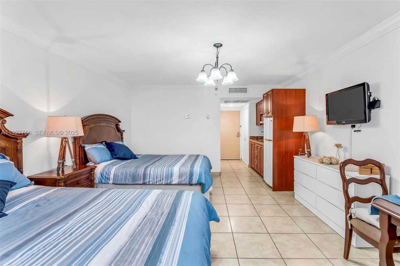 19201 Collins Ave #628 - Photo 6 of 8