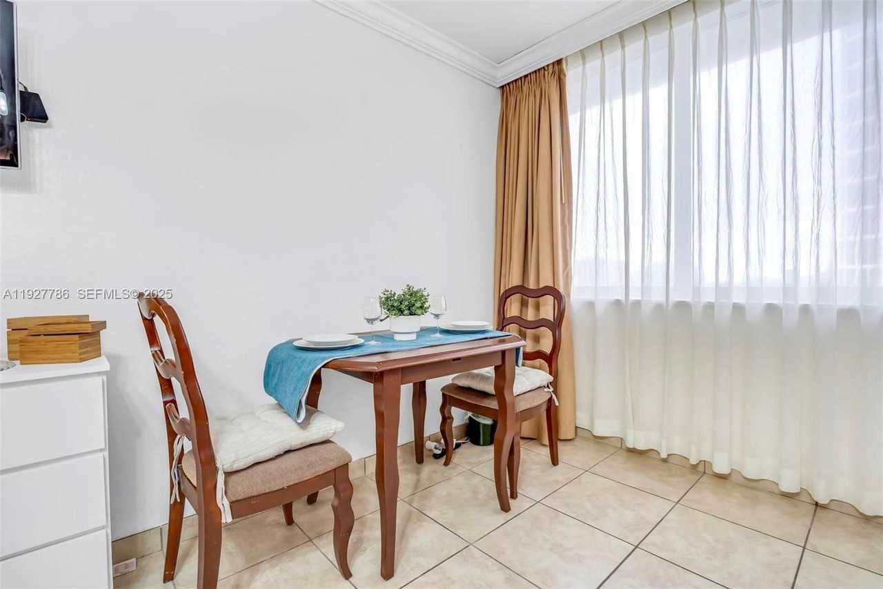 19201 Collins Ave #628 - Photo 7 of 8