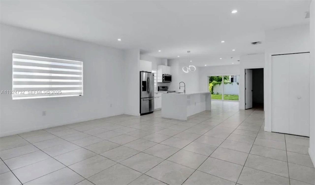 23061 Sw 124th Ave - Photo 2 of 6