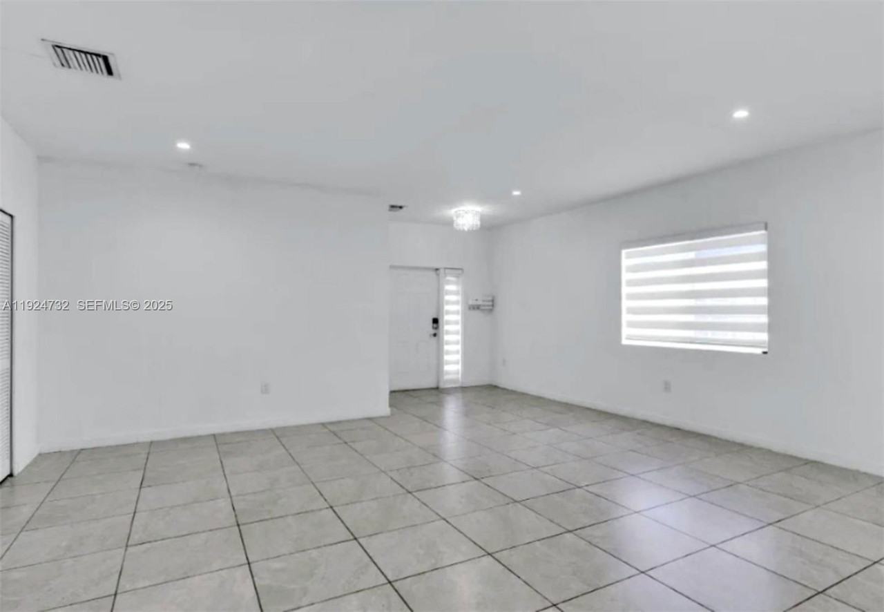 23061 Sw 124th Ave - Photo 3 of 6