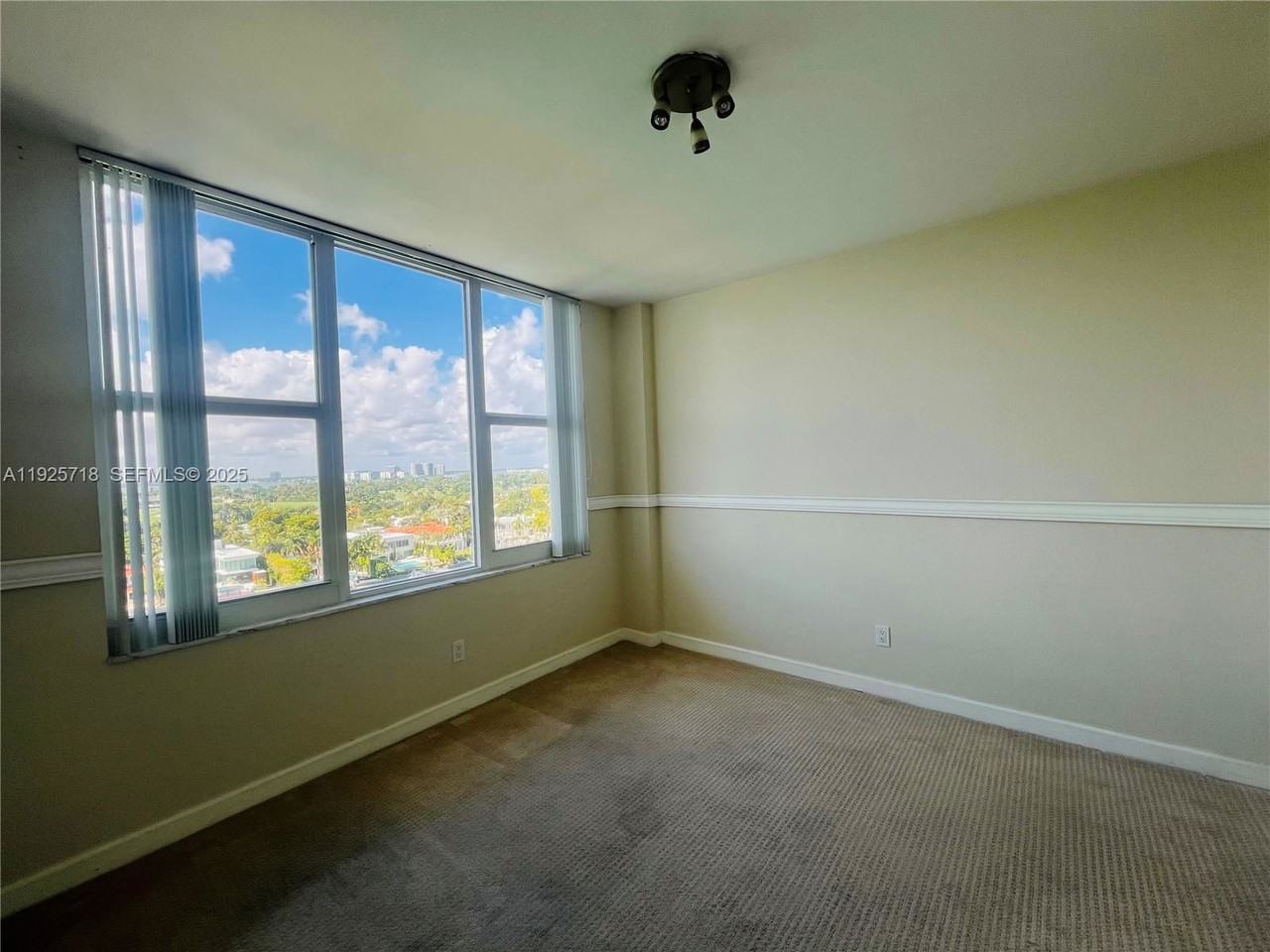 5600 Collins Ave #12N - Photo 5 of 8