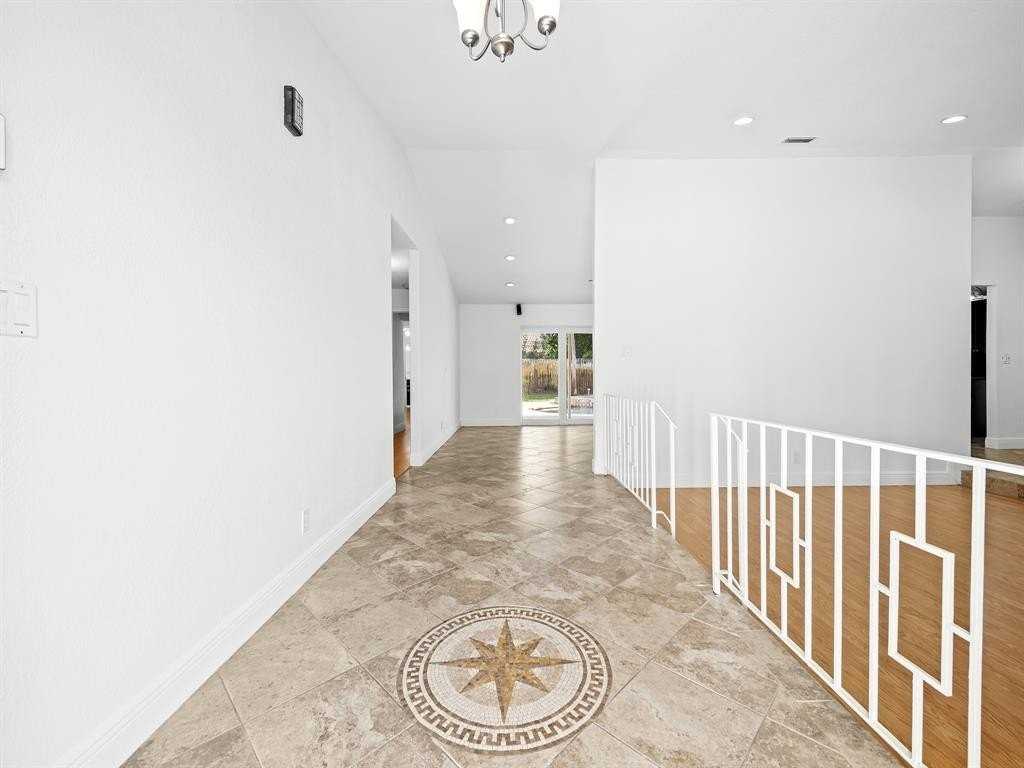 9541 Northwest 11th Street - Photo 3 of 25