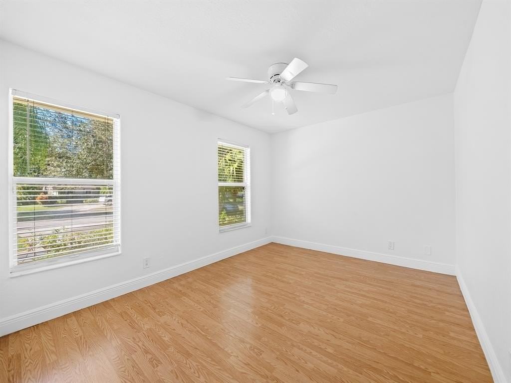 9541 Northwest 11th Street - Photo 7 of 25