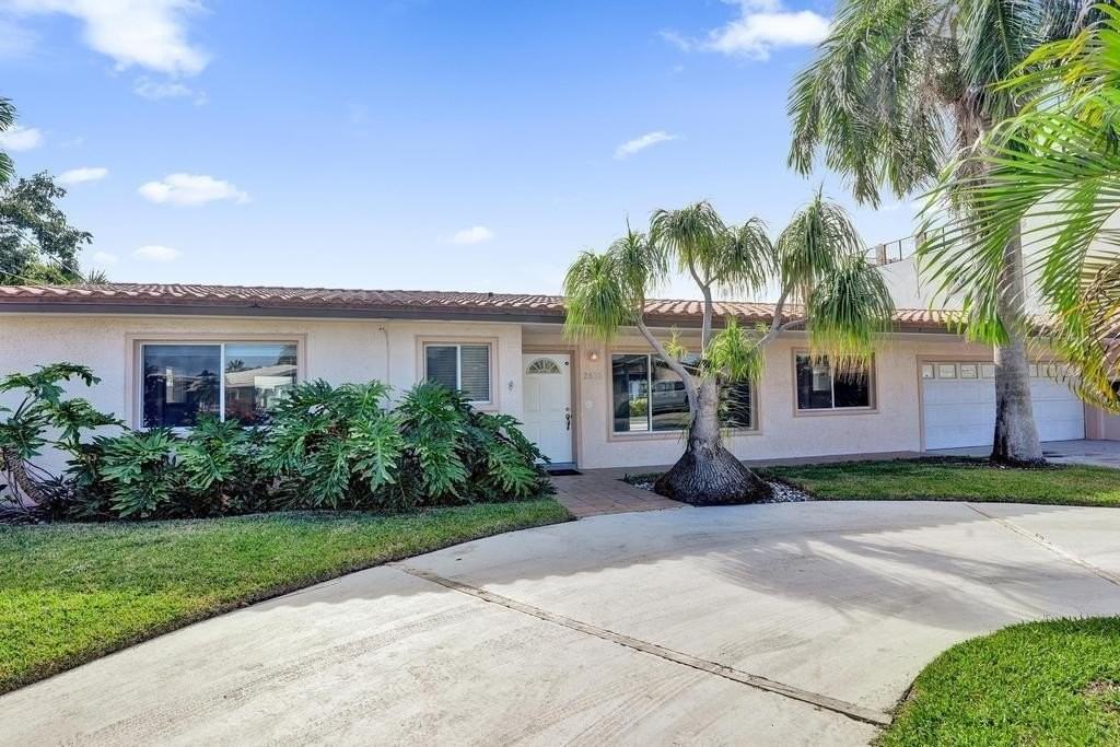 2632 Southeast 10th Court - Photo 3 of 49