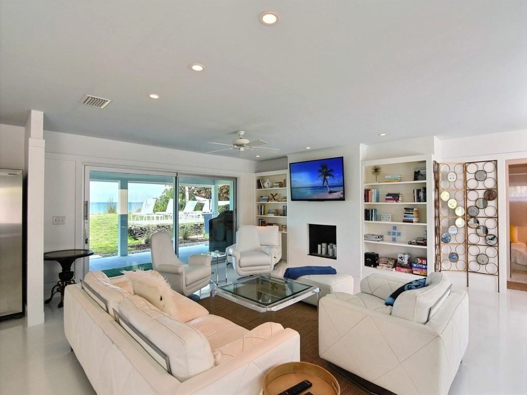 955 Reef Ln - Photo 4 of 36