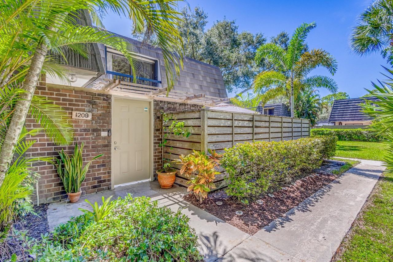 1209 12th Ter #1209 - Photo 3 of 50