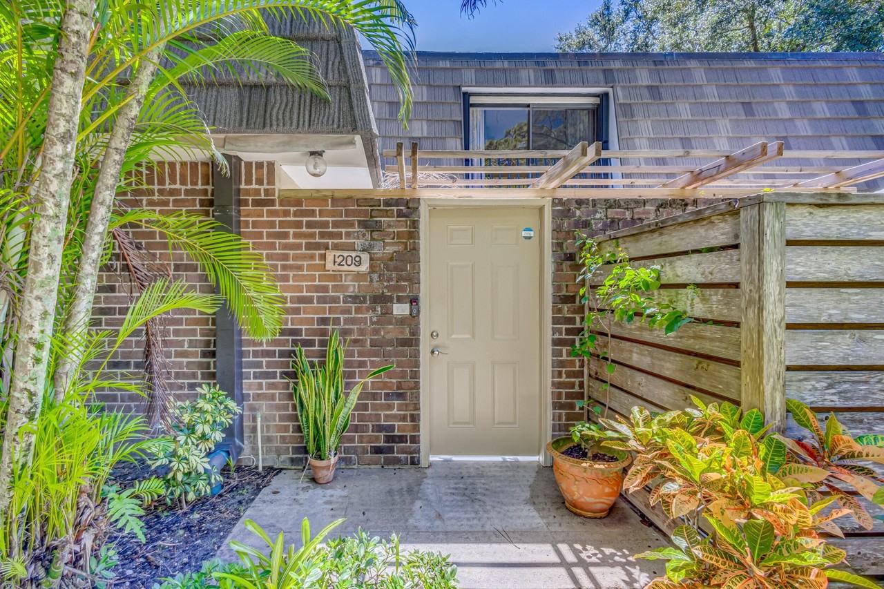 1209 12th Ter #1209 - Photo 4 of 50