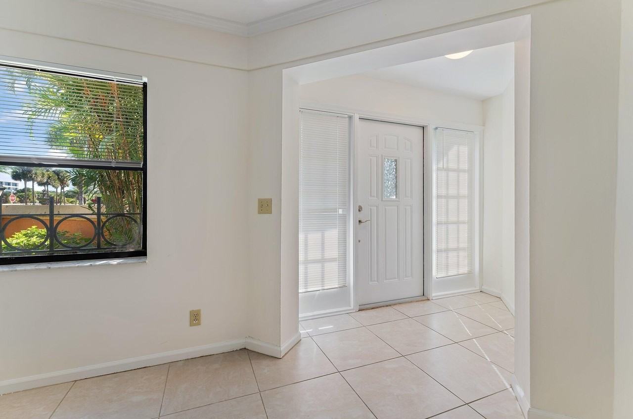 3 Uno Lago Drive #3 - Photo 7 of 31