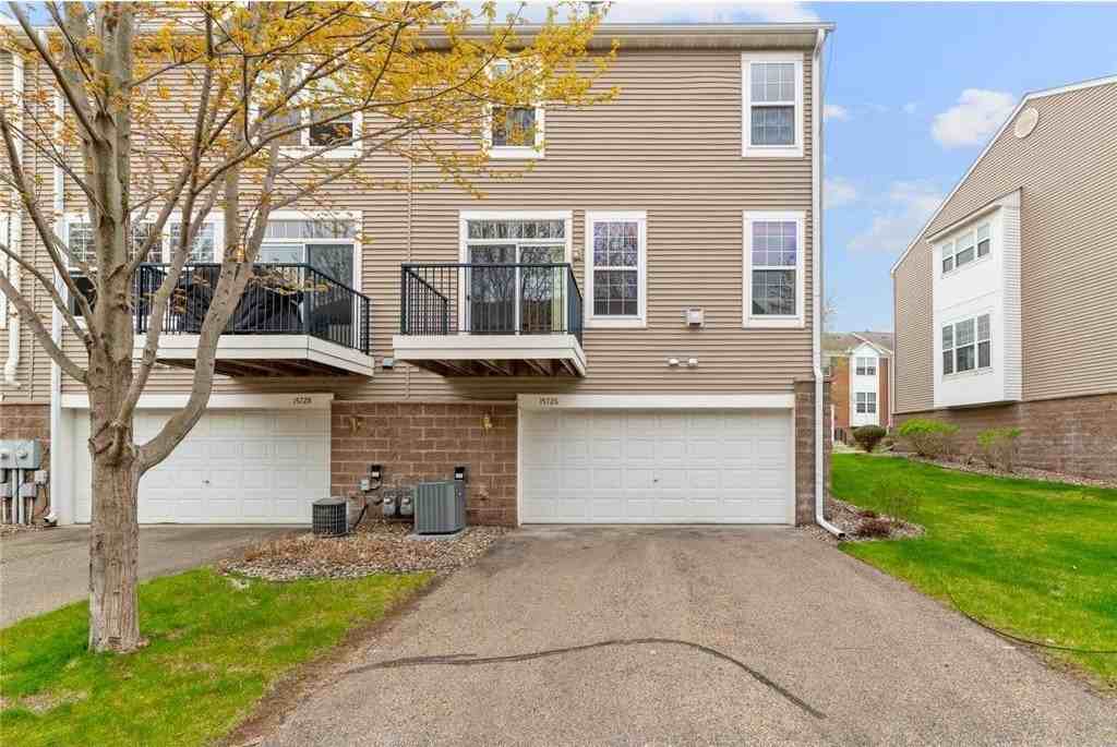 15726 Frisian Ln - Photo 3 of 50