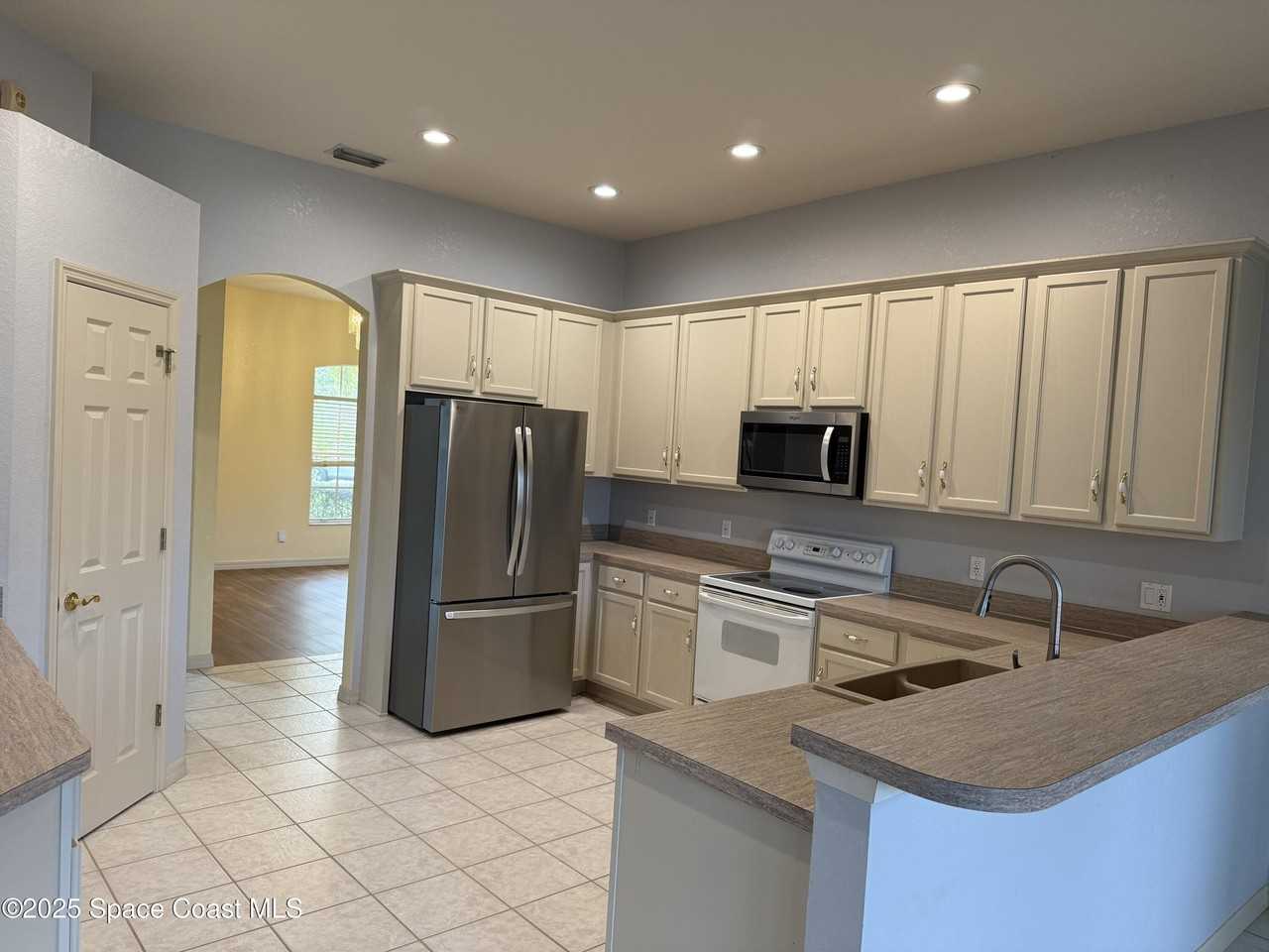 5971 Newbury Cir - Photo 7 of 34