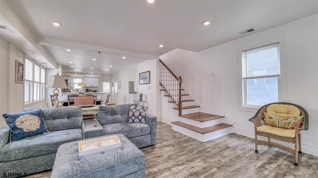 14 Vassar Square - Photo 6 of 36