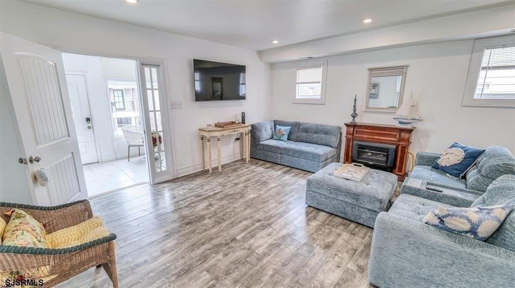 14 Vassar Square - Photo 7 of 36