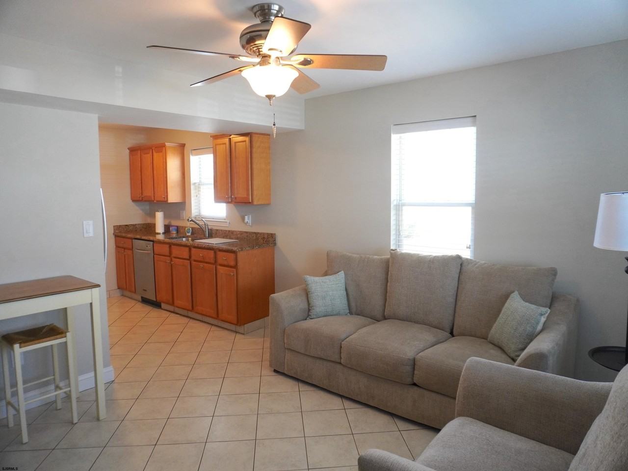 9211 Atlantic Ave - Photo 4 of 16