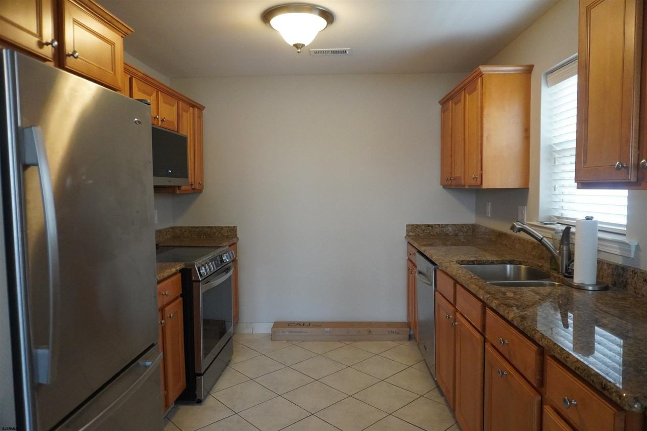 9211 Atlantic Ave - Photo 5 of 16