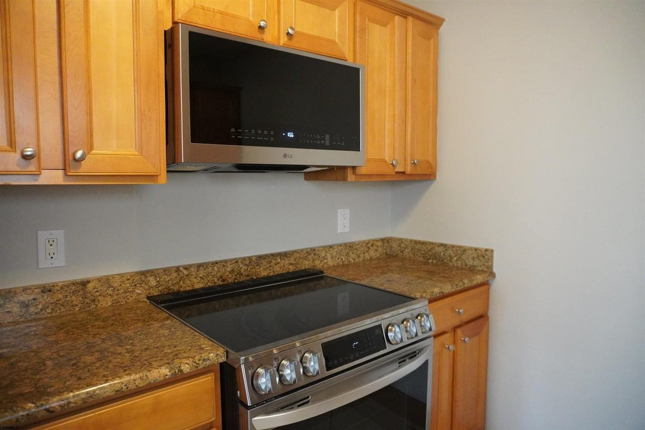 9211 Atlantic Ave - Photo 6 of 16