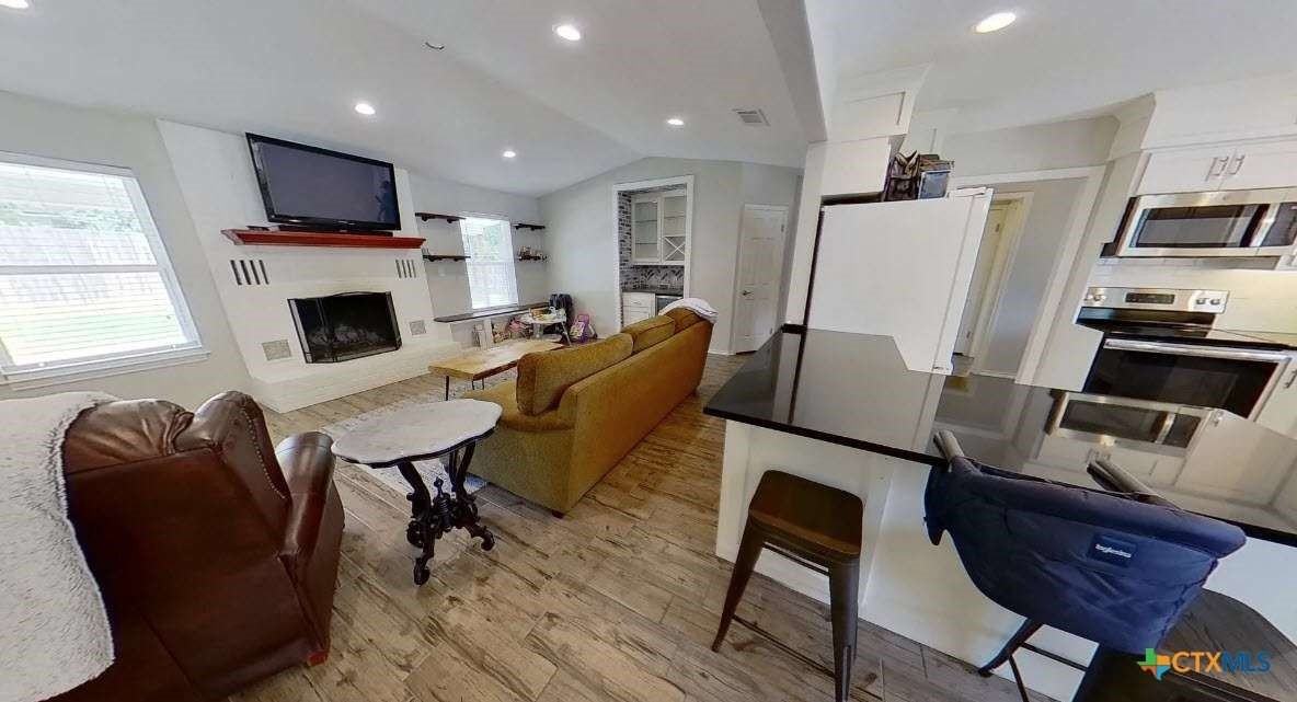 323 Cardinal Drive - Photo 4 of 18