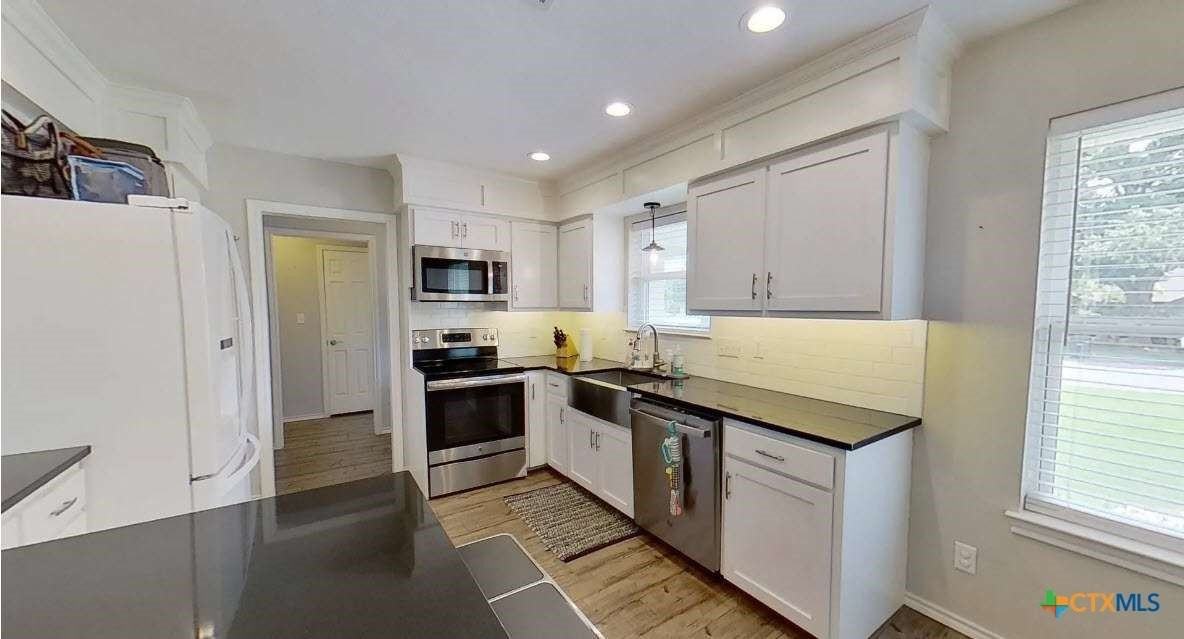 323 Cardinal Drive - Photo 5 of 18