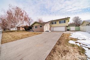 featured image of 976 Canyon Avenue