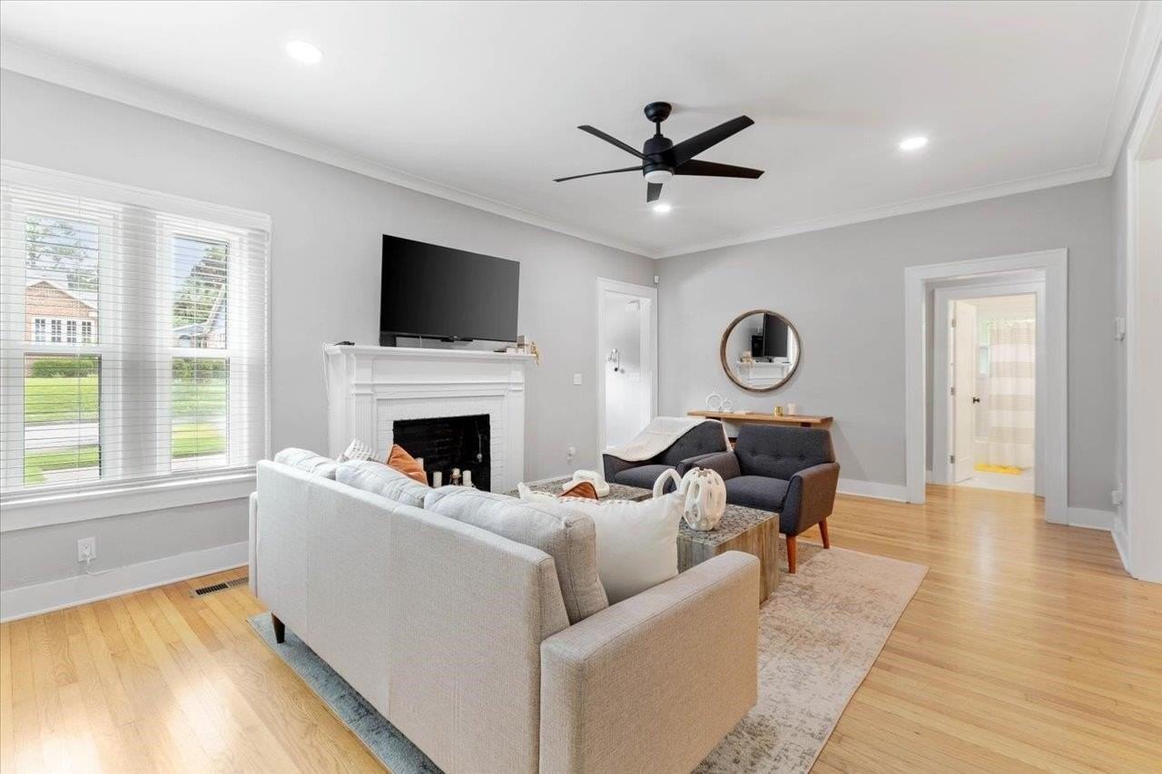 420 E 6th Ave - Photo 7 of 33