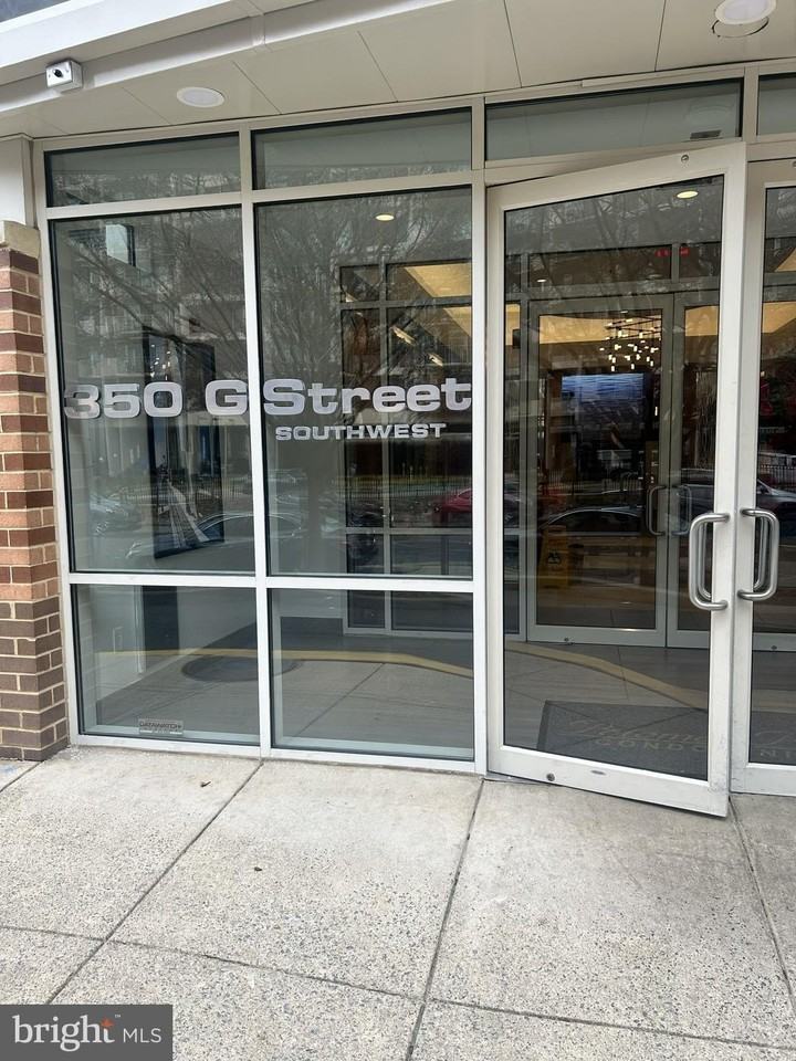 350 G St Sw Apt N613 #N613 - Photo 2 of 30