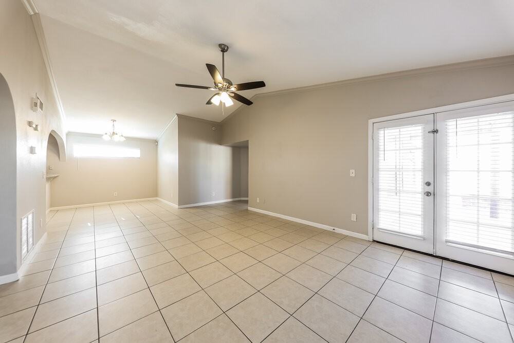 3104 N Copenhagen Dr - Photo 3 of 16