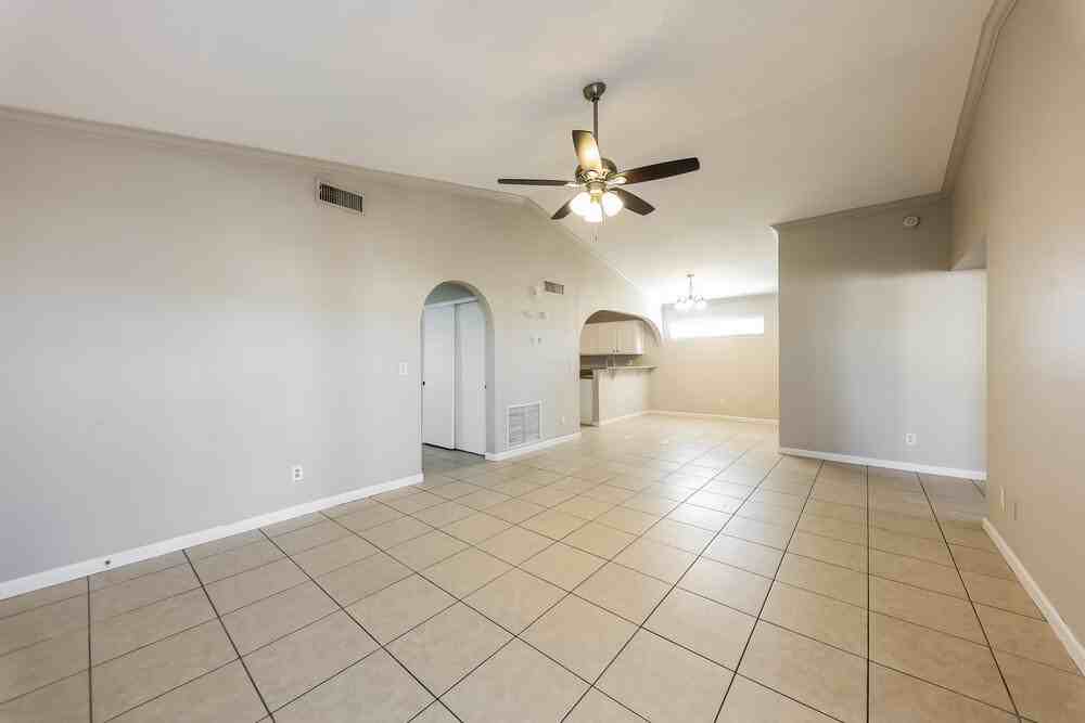 3104 N Copenhagen Dr - Photo 4 of 16