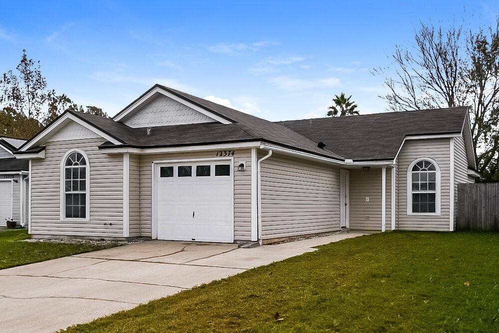 12374 Mastin Cove Rd - Photo 3 of 16