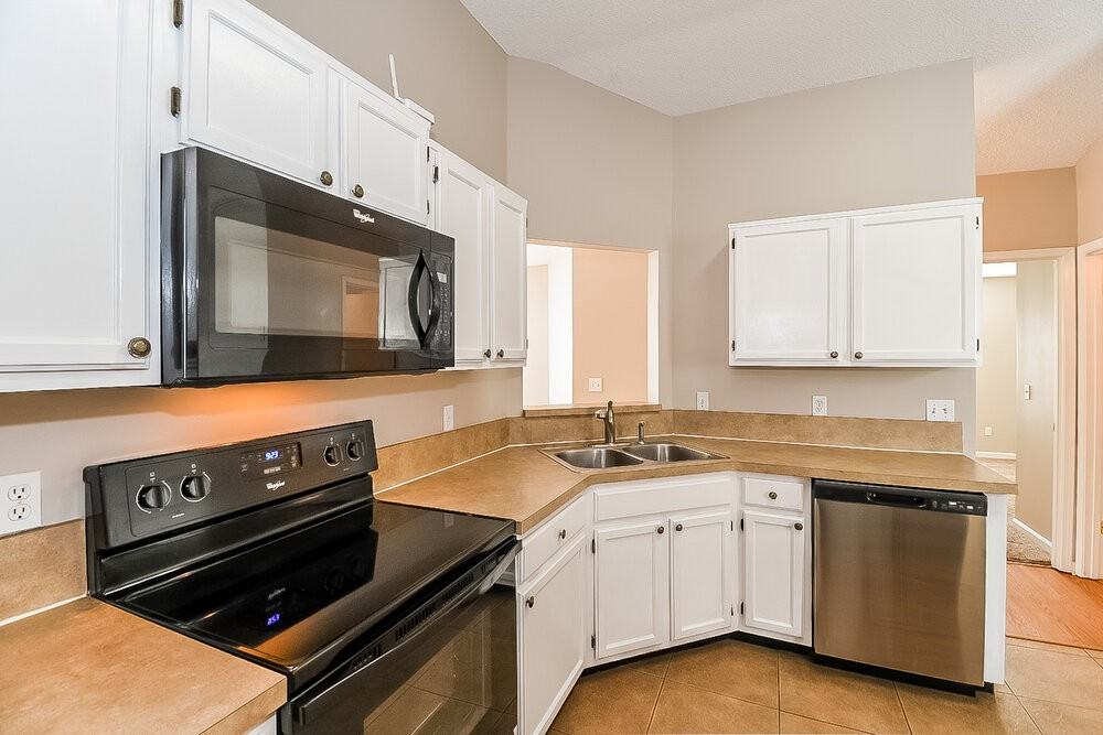 12374 Mastin Cove Rd - Photo 7 of 16