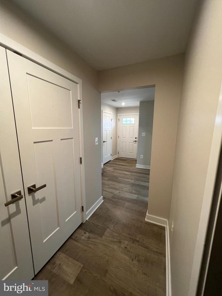 1550 Adamson Way - Photo 5 of 36