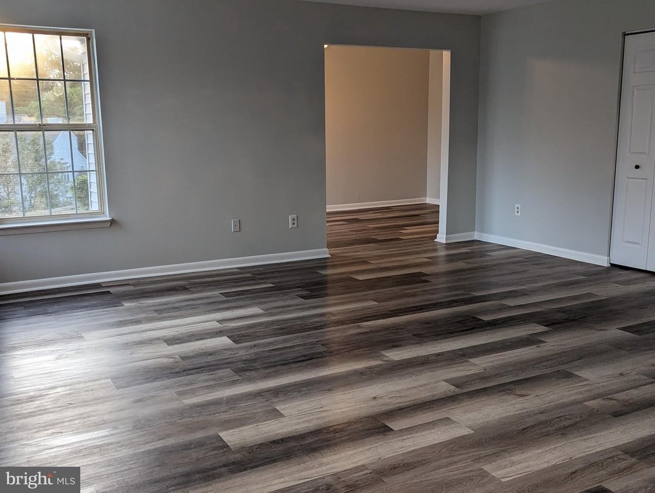 1076 Spring Valley Court - Photo 5 of 26