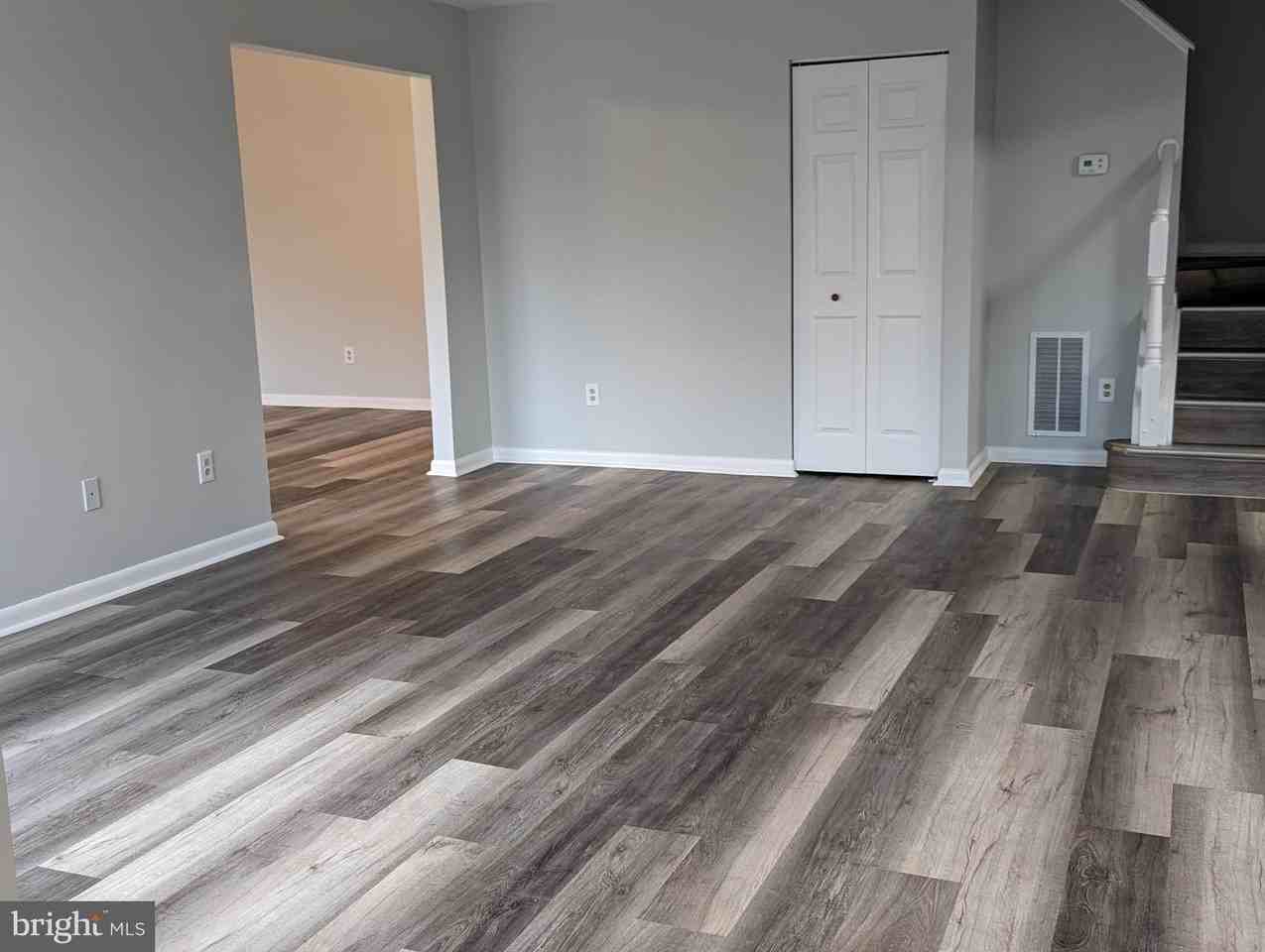 1076 Spring Valley Court - Photo 6 of 26